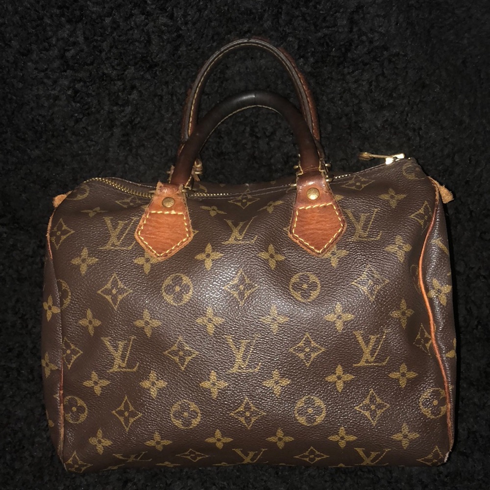 AUTHENTIC Louis Vuitton Speedy 25 w/ base shaper